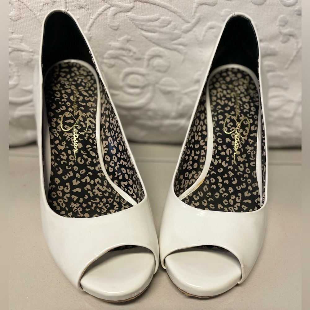Jessica Simpson Saras white patent peep-toe heels. - Picture 3 of 8